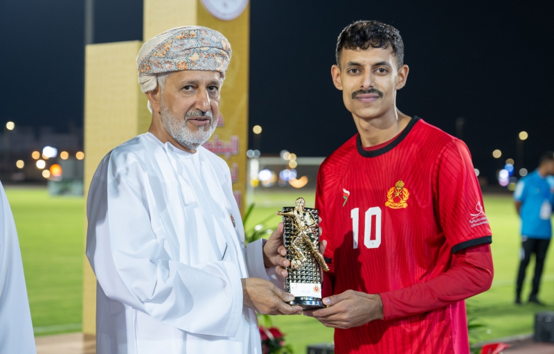 فريق وحدة أمن شؤون البلاط السلطاني بطلاً للبطولة الكروية بمسقط