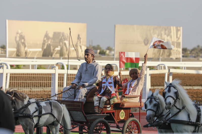 الحصان فلاح يتوّج بكأس جلالة السلطان فـــي سبــــاق الخيــــل السنــــوي بولايـة بركـــاء