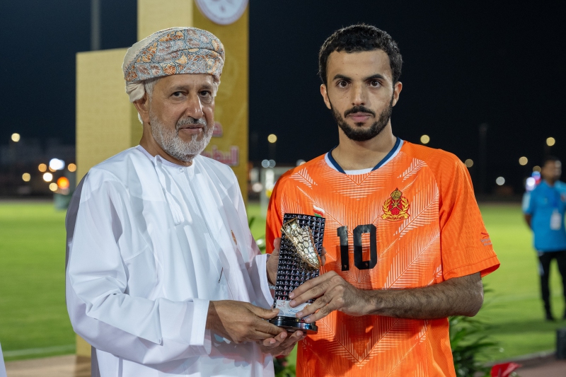 فريق وحدة أمن شؤون البلاط السلطاني بطلاً للبطولة الكروية بمسقط