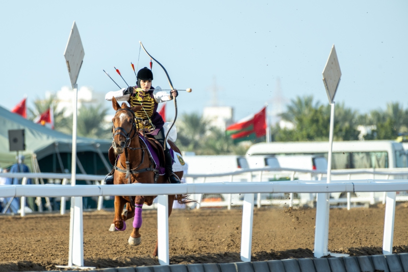 الحصان فلاح يتوّج بكأس جلالة السلطان فـــي سبــــاق الخيــــل السنــــوي بولايـة بركـــاء