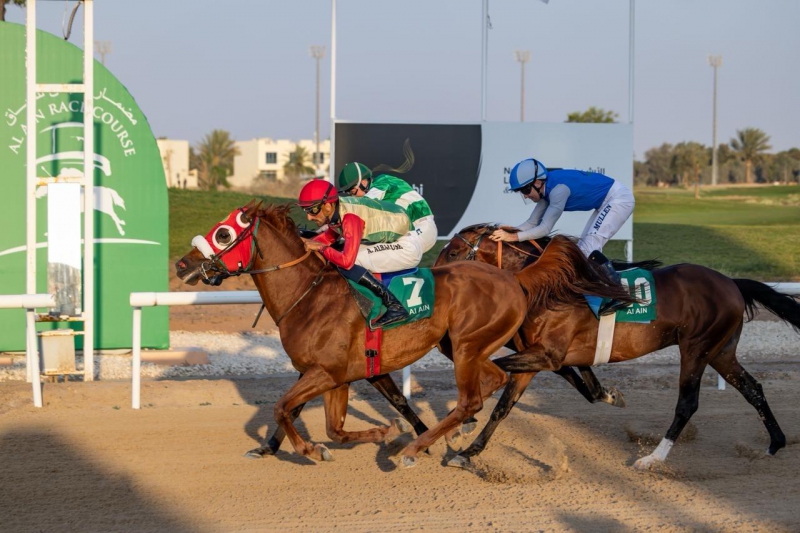الحصان مثابر للخيالة السلطانية يفوز بالمركز الأول على مضمار ...