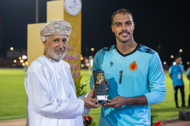 فريق وحدة أمن شؤون البلاط السلطاني بطلاً للبطولة الكروية بمسقط