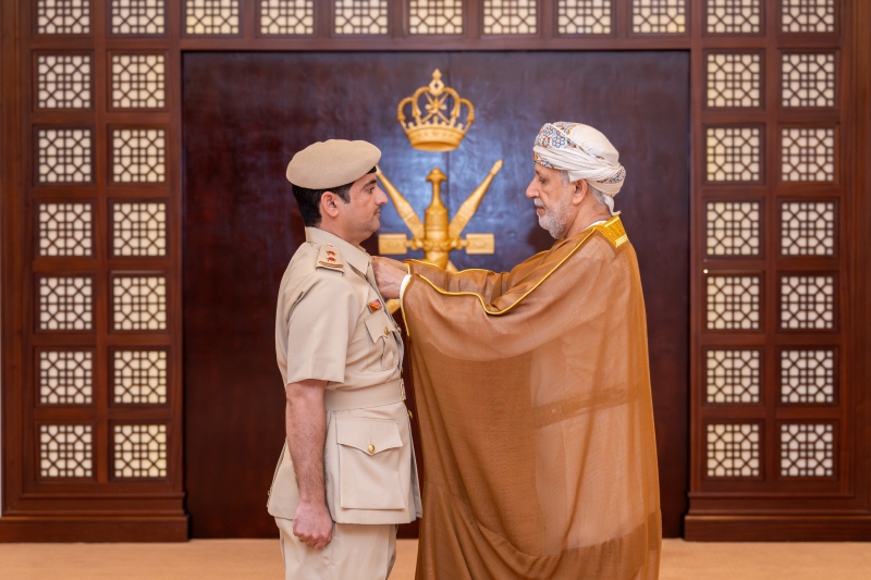 جلالة القائد الأعلى يُنعم بميداليتي الخدمة الممتازة والثناء السّلطاني لعددٍ من الضباط وضباط الصف بشؤون البلاط السلطاني